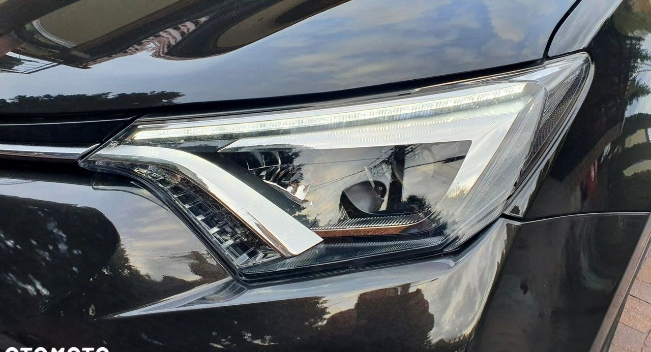 Toyota RAV4 cena 119900 przebieg: 72079, rok produkcji 2018 z Sulejówek małe 781